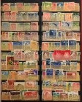 Vegyes külföldi tétel, főleg európai országokból, gyűjtemény kezdemények, több példányok, 4 db közepes és 4 db nagy berakóban, dobozban