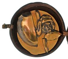 Kiss Nagy András (1930-1997) DN "Művészeti Alap Képzőművészeti Szakosztálya" kétoldalas, öntött bronz plakett, bőr dísztokban (~98-106mm) T:AU