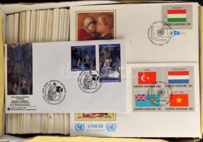 ENSZ közel 300 db FDC sok újabbal, szép anyag!