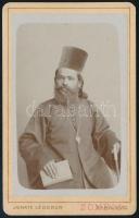 cca 1900 Pópa portréja, keményhátú fotó Léderer Ignác zombori műterméből, hátoldalon ragasztásnyomokkal, 11×7 cm