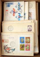 Kb 300-400 db FDC az 1960-1990 közötti időszakból dobozban