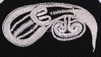 Tübetejka és bőr szütyő