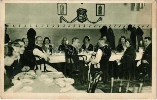 Budapest VI. Anna és József Ferenc dr. főhercegi pár látogatása a Foederatio Emericana Adalbertinum menzáján, Próféta u. 1. Szabó János felvétele (EK)