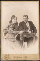 cca 1900 "Egressy nagypapa és nagymama", keményhátú fotó Mertens és Társa budapesti műterméből, 16,5×10,5 cm