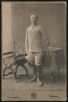 cca 1915 Katonaportré, keményhátú fotó Mindszenty pozsonyi műterméből, hátoldalon a műterem képével, 16,5×10,5 cm