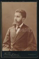 cca 1885 Férfiportré, keményhátú fotó Koller Károly budapesti műterméből, 16,5×10,5 cm