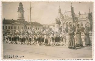 Nagyvárad, Oradea; körmenet, felvonulás, gyógyszertár / procession, pharmacy. Foto Róna photo (Rb)