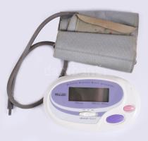 Vérnyomásmérő, táskájában.