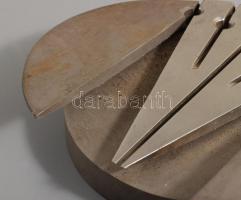 Budahelyi Tibor (1945-): Absztrakt plakett. Jelzett, 1983, 9,5x8,3 cm