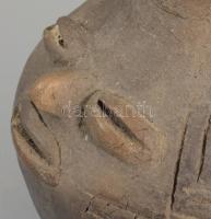 Arcmintás kerámia flaska, azonosítatlan korú, m:12 cm