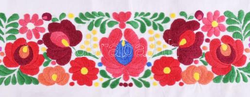 3 darab kalocsai mintával hímzett terítő