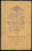 1872 Kislány portréja, keményhátú fotó Eduard Benyo eperjesi műterméből, 10,5×6,5 cm