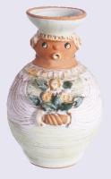 Kiss Roóz Ilona (1920-2010):Lány, virágcsokorral, Mázas kerámia szobor. Kézzel festett, jelzett, hibátlan 17 cm