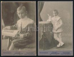 cca 1915 Kisfiú műtermi portréja, 2 db kabinetfotó Fekete nagyváradi műterméből, 16,5×10,5 cm