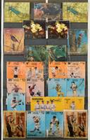 Magyar és külföldi gyűjtemény, változatos teljes sorok és blokkok, jó minőségű postatiszta anyag kevés pecsételt sorral, benne több közép kategóriás értékkel, 10 lapos A4 berakóban (432,6 EUR + 21.600 HUF)