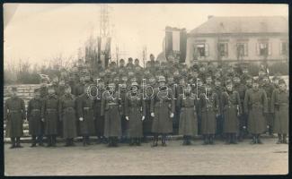cca 1940-1943 Katonák csoportképe, Könnyű József pécsi fényképész felvétele, 16×9,5 cm
