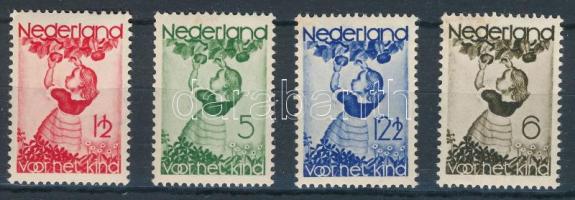 Hollandia 1935 Mi 287-290 (Mi EUR 100,-) (sárgás gumi / yellowish gum)