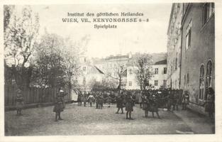 Vienna Göttlicher Heiland catholic school yard (Rb)