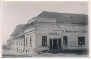 Marosvásárhely, Targu Mures; Ocskay Géza korlátlan italmérése, bor- és sörcsarnok, pálinka, vendéglő / inn and beer hall. photo