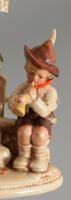 Régi német madárnak fuvolázó kisfiú figura, sorszámozott, sérült, m: 19,5 cm