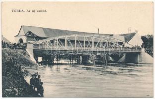 Torda, Turda; az új vashíd, mellette a régi fahíd. Füssy József kiadása / new steel bridge with the old wooden one (vágott / cut)