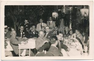 1931 Budapest, "Izraelita (zsidó) kereskedők egyleti bálja", étterem kerthelyisége vendégekkel, zenészekkel. photo (ragasztónyomok / glue marks)
