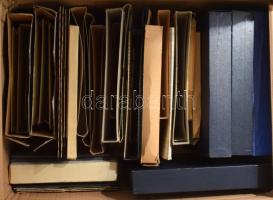 37 db kisebb-nagyobb berakó- és albumtok + 4 db fekvő A/4 méretű gyűrűs borító tokkal