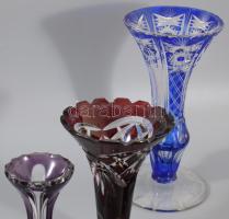 4 darab színesen pácolt kristály tárgy, közte lepattanással, m: 21,5 cm