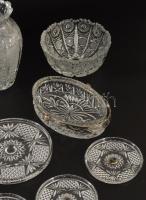 11 darab csiszolt kristály tárgy, sérüléssel, közte Parádi