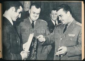 Húsz év piros-fehérben. Bp., 1969, Zrínyi Katonai Kiadó. Gazdag fekete-fehér képanyaggal illusztrált...