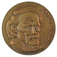 Tőrös Gábor (1934-2021) 1985. "Kodály Zoltán" egyoldalas, öntött bronz emlékplakett, peremén fali rögzítéshez fúrt lyukkal (127 mm) T:AU