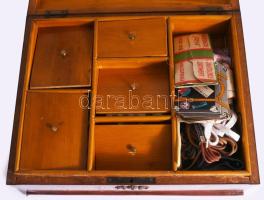 Intarziás varró doboz, tele tartalommal, 28x36 cm