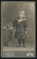 cca 1910 Kisgyerek labdával, keményhátú fotó Zeiberdlich terezini műterméből, lyukasztás nyomával, kartonon törésnyom, 10,5×6,5 cm