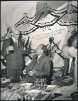 1958 Kádár János a mezőgazdasági kiállításon, hátoldalon feliratozott fotó, 23,5×18 cm