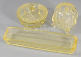 cca 1930 Art deco anyagában színezett sárga üveg 3 részes asztali szett, egyiken pattogzással, h: 23 cm