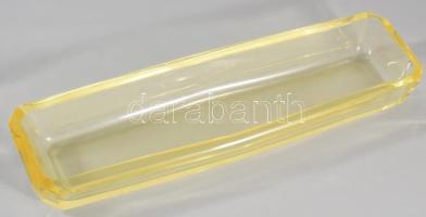 cca 1930 Art deco anyagában színezett sárga üveg 3 részes asztali szett, egyiken pattogzással, h: 23...