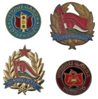 Vegyes 4db-os vegyes jelvénytétel, közte: "Rajvezető" úttörő festett fém lemezjelvény (45mm) + "Úttörő Csapatvezető" festett fém jelvény (43x48mm) + "Úttörő Gárda - Közlekedési" (45mm) + "Úttörő Gárda - Tűzoltó" (45mm)