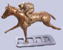 Ács János (John Carpenter): Galopp. 24 karátos arannyal patinázott fém, jelzés nélkül, 40x29 cm