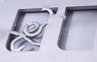 Ács János (John Carpenter): Galopp. 24 karátos arannyal patinázott fém, jelzés nélkül, 40x29 cm