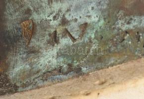 Kalmár János (1952-): Ülő alak. Patinázott bronz, mészkő talapzaton, jelzéssel, m: 61 cm