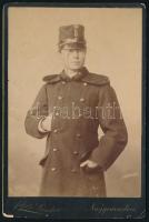 cca 1900 Katonaportré, keményhátú fotó Fekete Sándor nagyváradi (Oradea) műterméből, sérüléssel, 16,5×10,5 cm