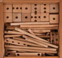 cca 1960 The Danish Architect Willy Fangel's Building Set, fa dobozban, 30x30 cm