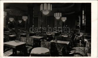 1941 Budapest VII. Emke kávéház és étterem, belső. A képeslapon az éppen ott fellépő Kalmár Pál énekes (1900-1988) aláírása látható. Erzsébet körút 2. (gyűrődés / crease)
