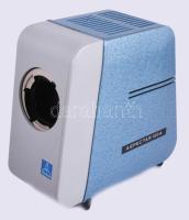 Pentacon Aspectar 150A diavetítő, dobozában.