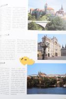 1000 kastély, vár és palota. Képes utazás 5 világrész legszebb építményeihez. Ford.: Horváth Judit. ...