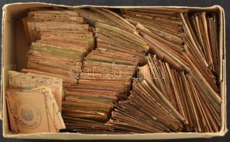 Hivatali bélyegzés kivágások, több ezer darab, dobozban