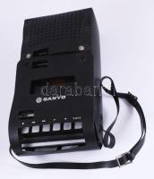 Sanyo kazettás magnó, tokjában