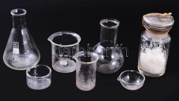 Kis doboznyi gyógyszerészeti üveg tétel.