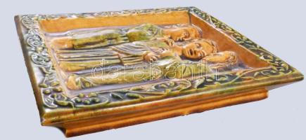 Kályhacsempe Jézus kenyértörésének jelenetével, mázas kerámia, kis mázhibával, 24x21 cm