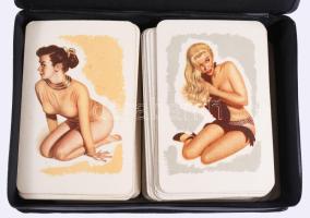 4 pakli kártya, közte pin up kártya